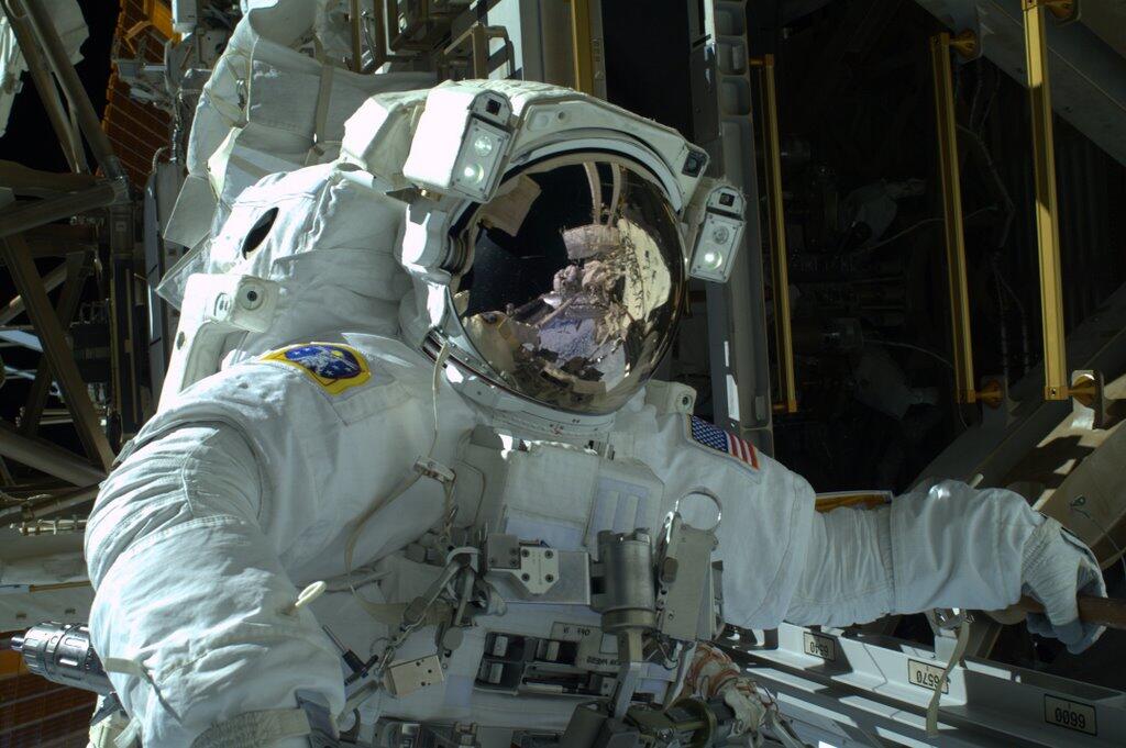 NASA Astronauts Gearing Up for Christmas Eve Spacewalk